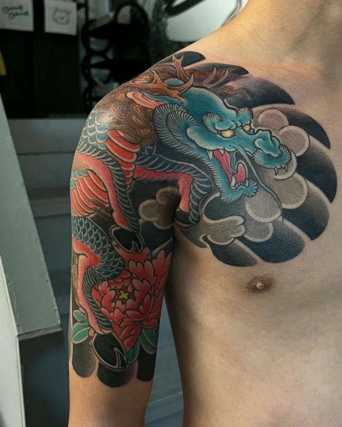 Hình xăm kỳ lân Nhật cổ màu sắc trên bắp tay