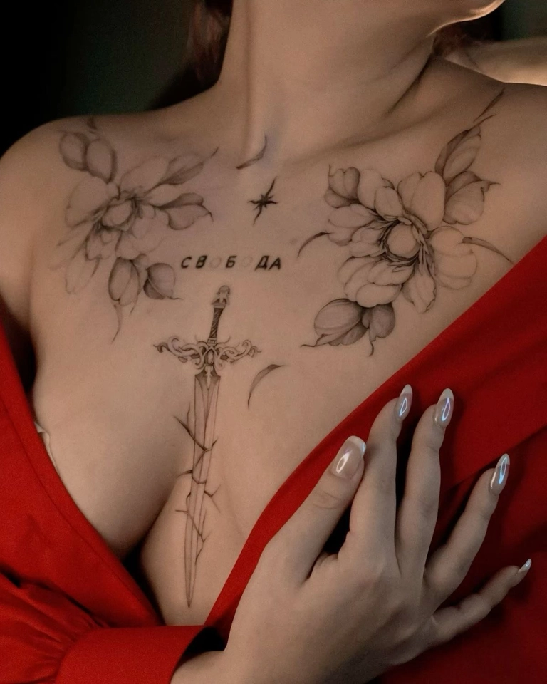 Hình xăm ngực nghệ thuật tinh tế đẹp