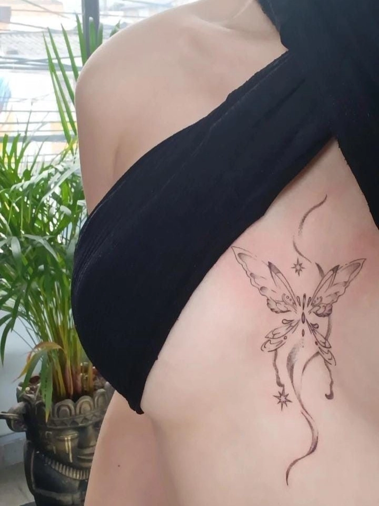 Hình xăm trên ngực hài hòa cân đối