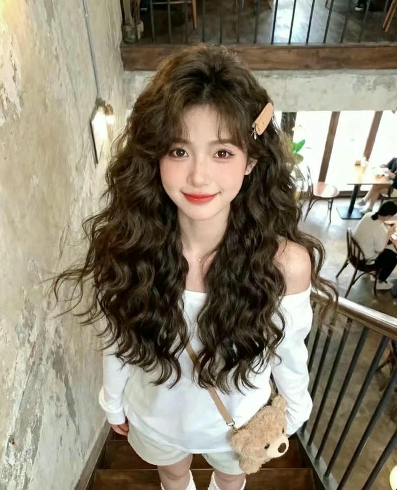 Kiểu tóc Hippie dài sóng nước màu nâu tây dịu dàng