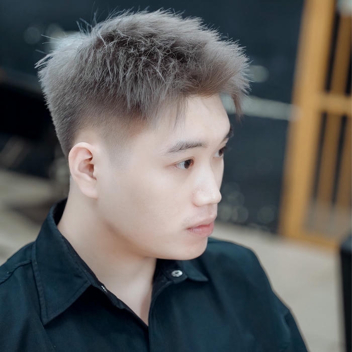 Kiểu tóc Ivy League ngắn cắt sát hai bên mát mẻ