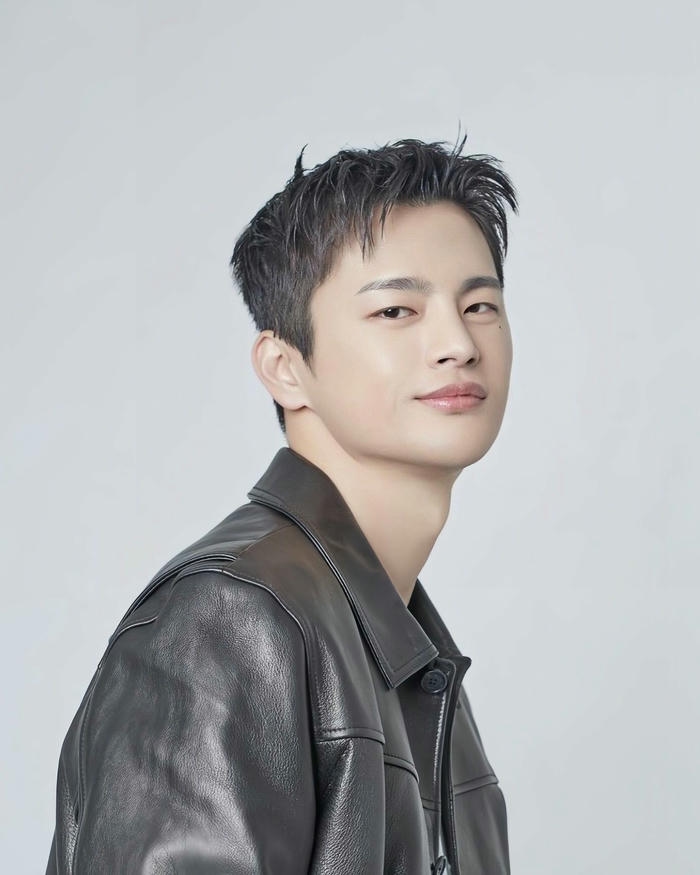 Kiểu tóc Ivy League ngắn mái bằng trẻ trung Hàn Quốc