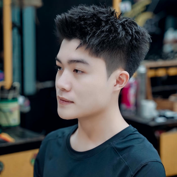 Kiểu tóc Ivy League ngắn uốn nhẹ tạo độ bồng bềnh