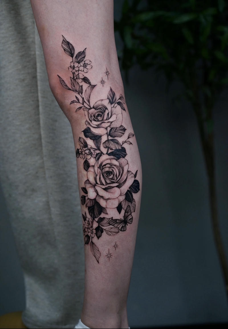 Mẫu hình xăm bắp chân nữ hoa lá quyến rũ