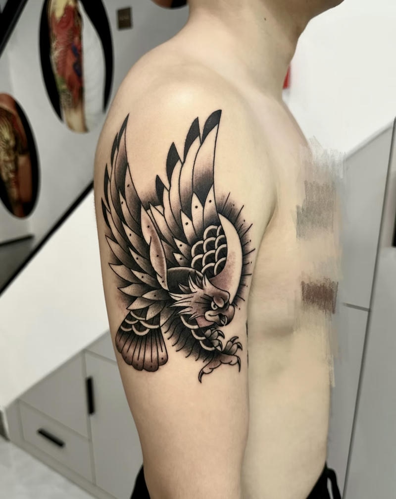 Mẫu hình xăm đại bàng chiến đấu dũng mãnh