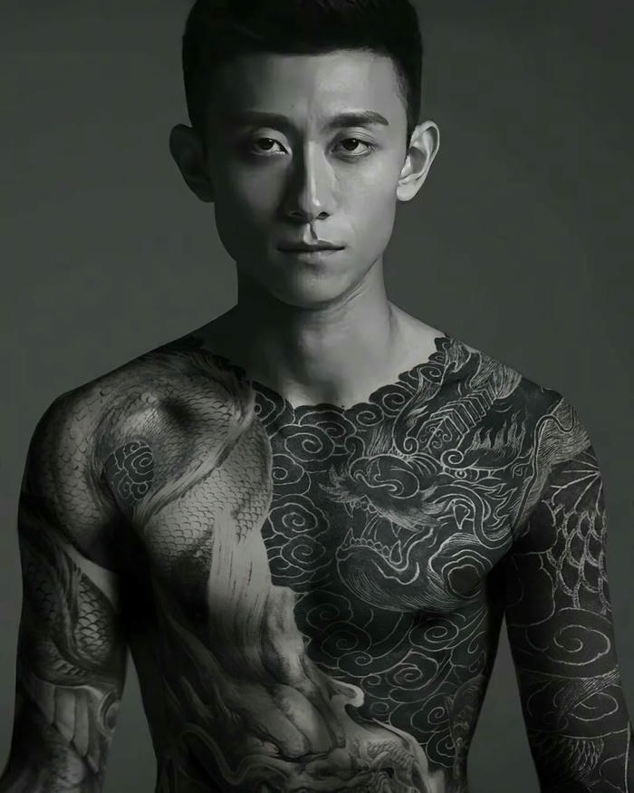 Mẫu tattoo kỳ lân kín ngực nam tính và mạnh mẽ