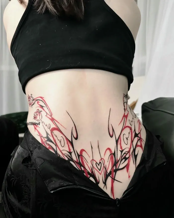 Tattoo thắt lưng họa tiết cánh bướm tribal đen đỏ