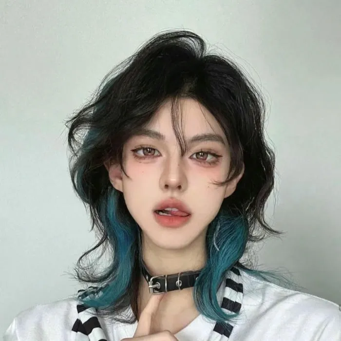 Tóc mullet đuôi sói nữ uốn xoăn nhẹ đuôi xanh ngọc