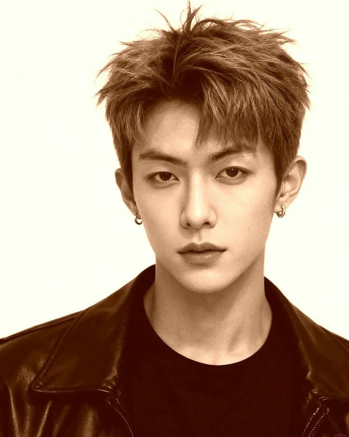 Tóc side part vuốt ngược nhuộm nâu tây sành điệu