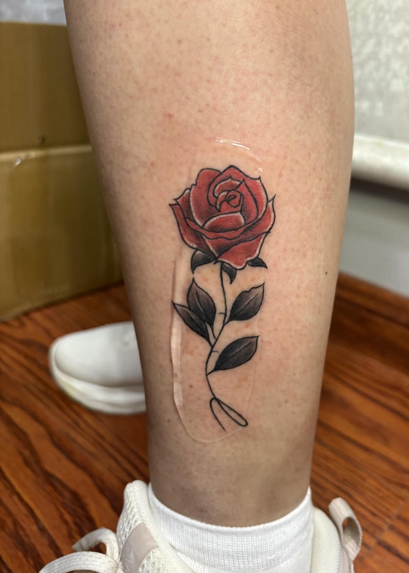 Xăm hình bắp chân nữ thanh lịch hiện đại