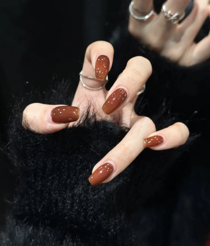các mẫu nail màu nâu đất