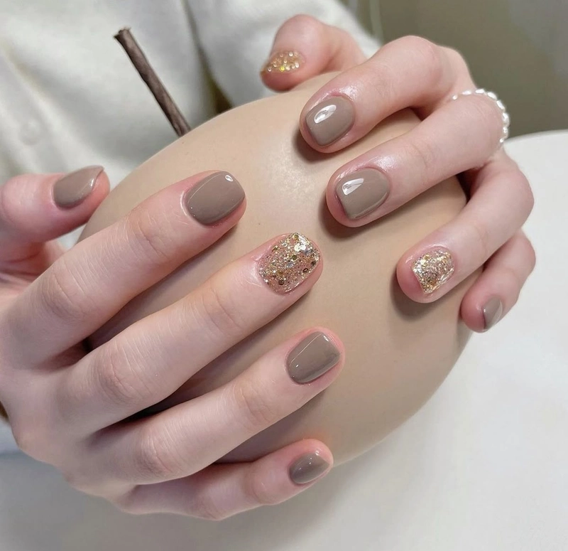 các mẫu nail móng tay cho da ngăm phối kim tuyến