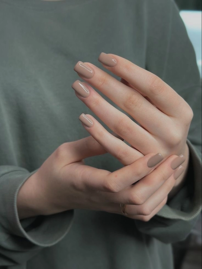 các mẫu nail móng tay hợp da ngăm màu nâu