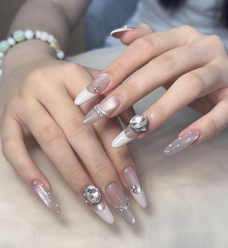 đầu móng trắng