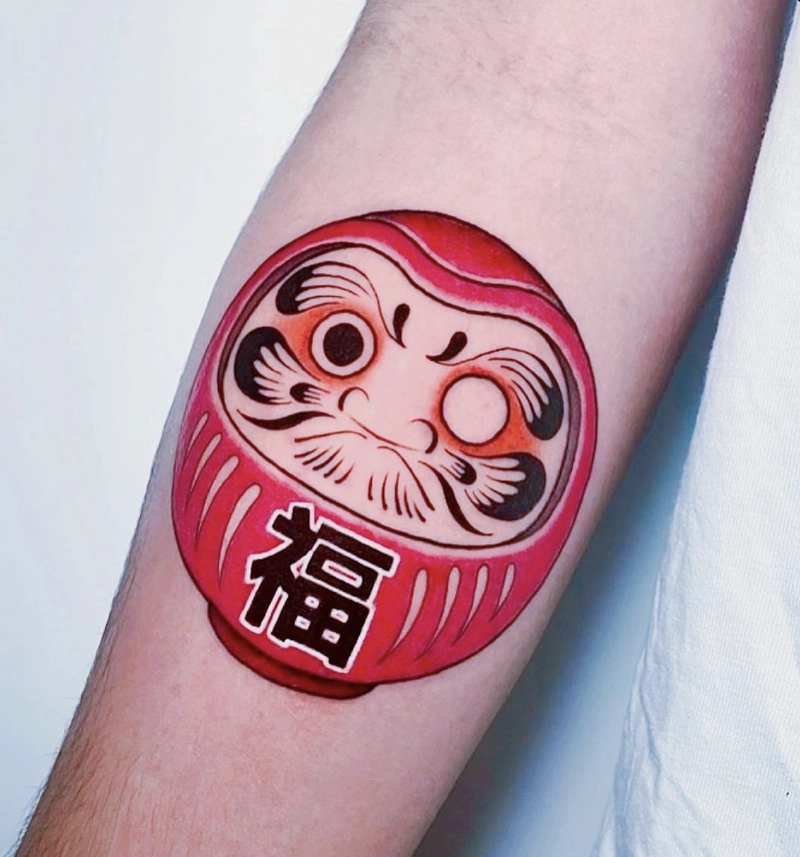 hình xăm búp bê daruma