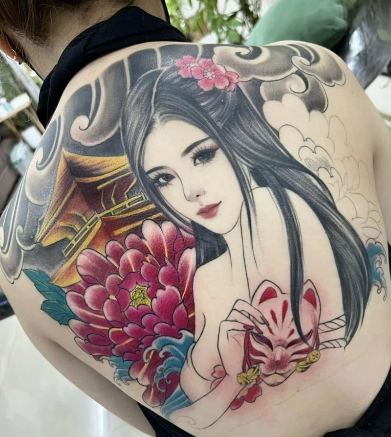 hình xăm cô gái nhật nửa lưng