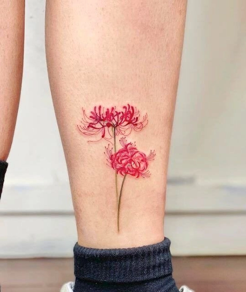 hình xăm hoa bỉ ngạn ở cổ chân