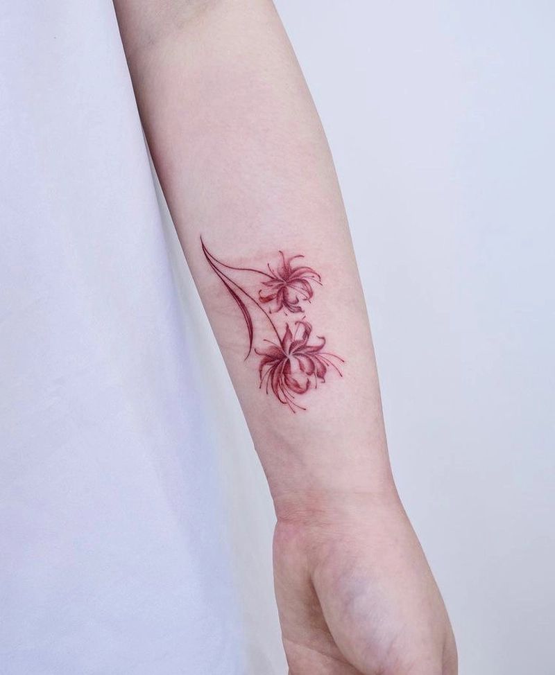 hình xăm hoa bỉ ngạn ở cổ tay