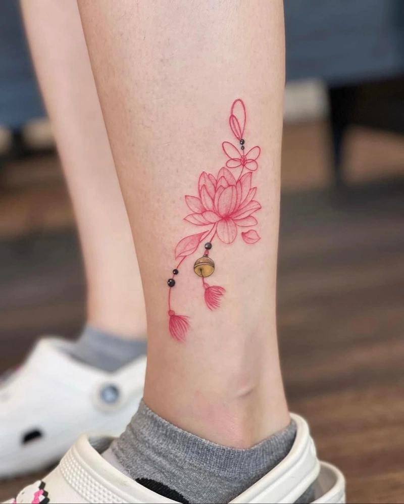 hình xăm hoa ở bắp chân cho nữ