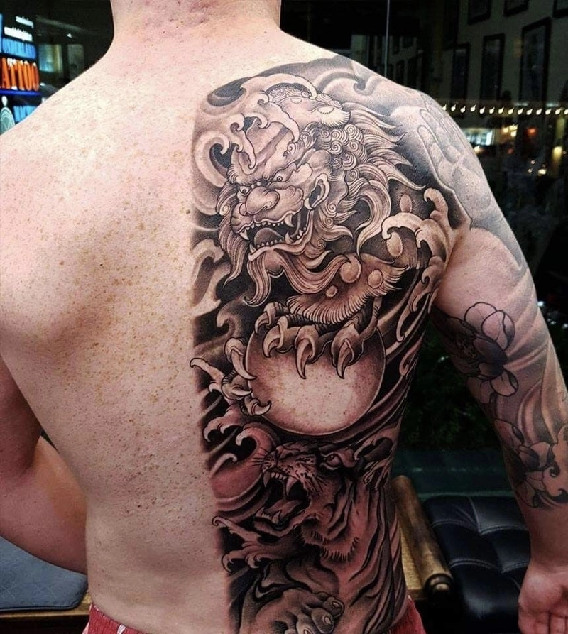 hình xăm kỳ lân lửa kín lưng
