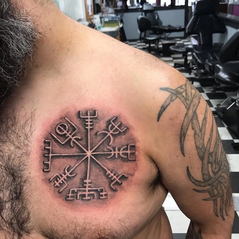 hình xăm la bàn vegvisir