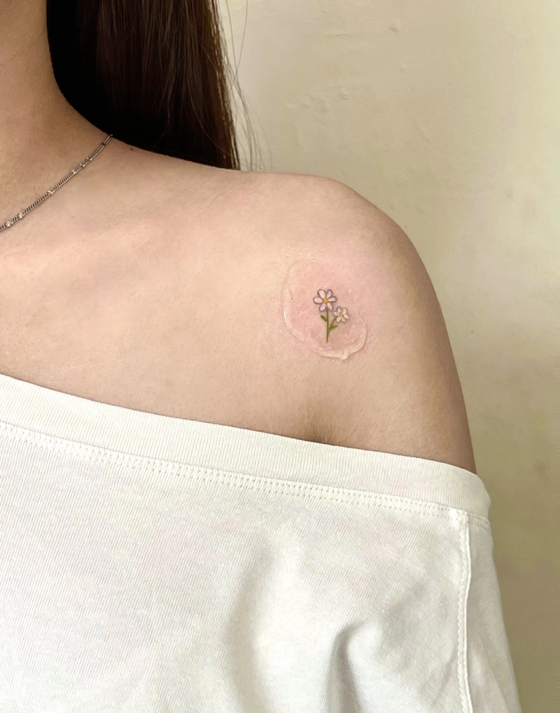 hình xăm mini cute ở vai