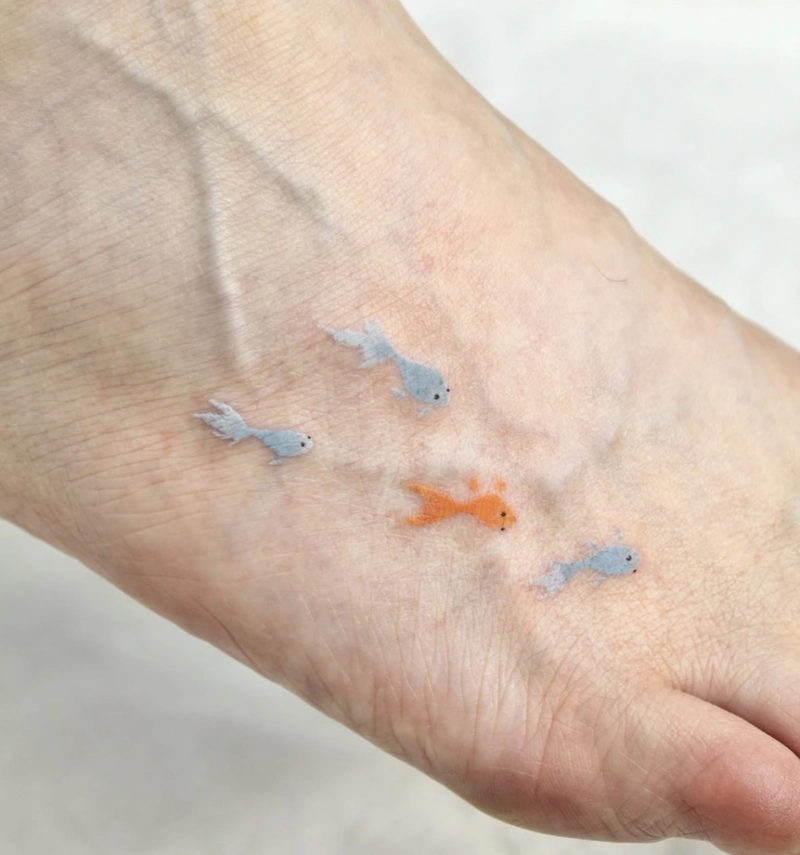 hình xăm mini nữ cute ở bàn chân