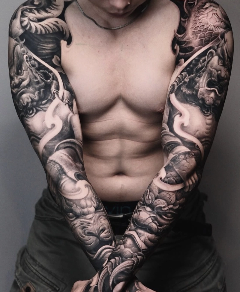 hình xăm ở bắp tay nam kín
