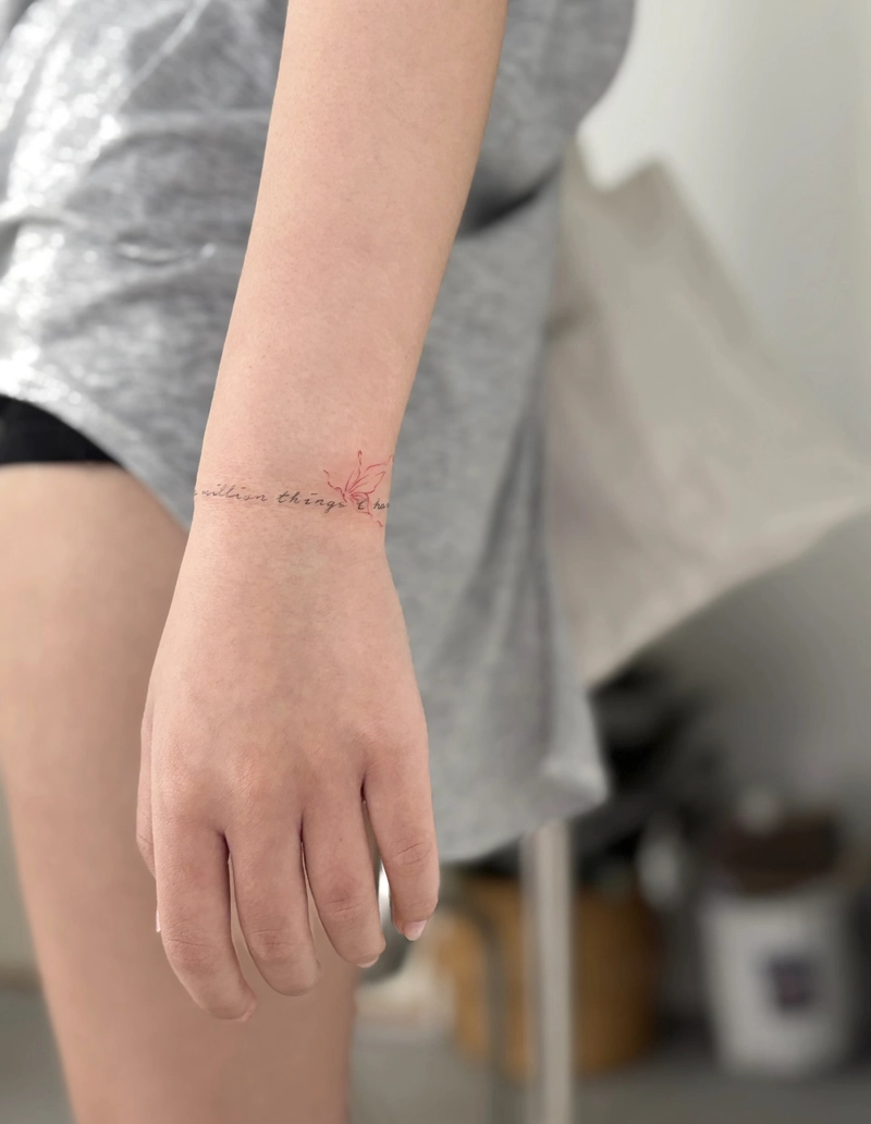 hình xăm vòng tay nữ chữ