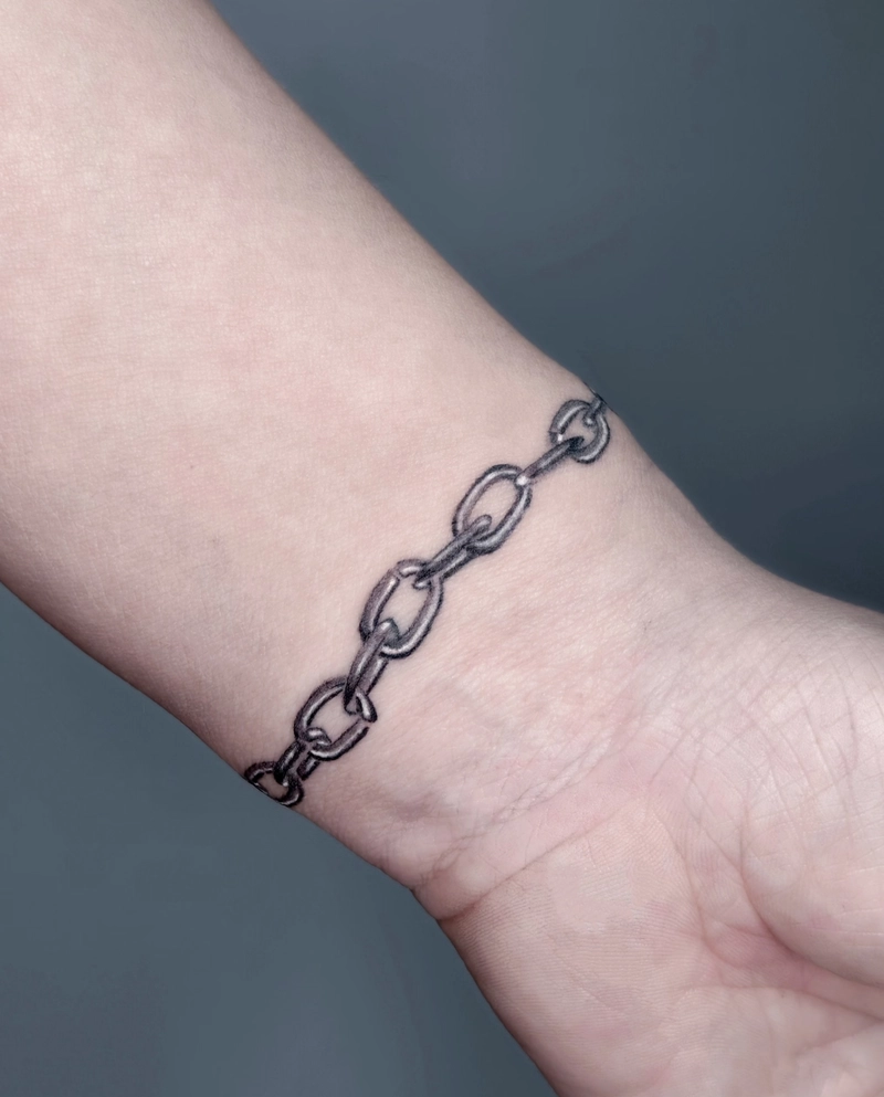 hình xăm vòng tay nữ mắt xích