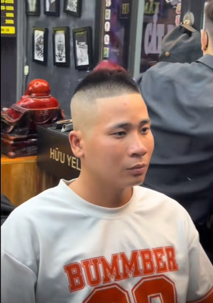 kiểu tóc Nakata chỏm đỏ