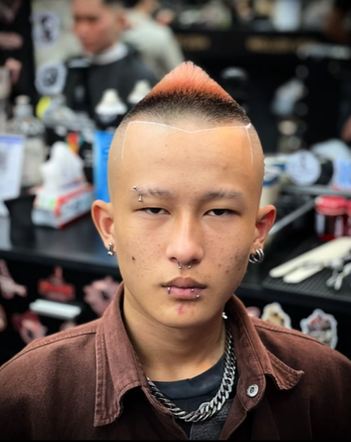 kiểu tóc Nakata nhuộm đỏ