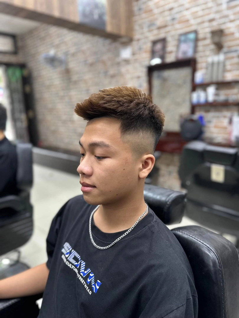 kiểu tóc mohican mái hất
