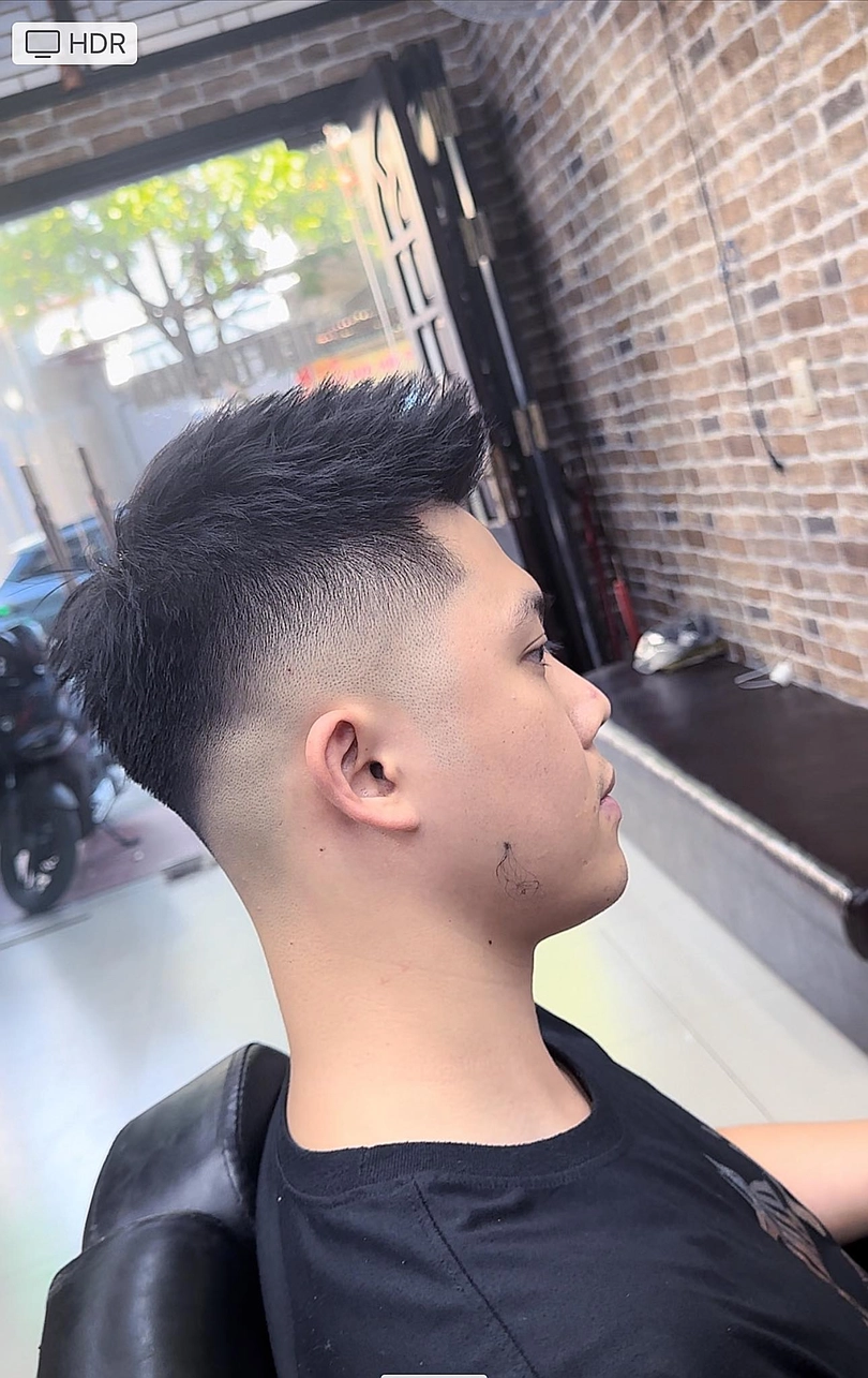 kiểu tóc mohican mái ngắn