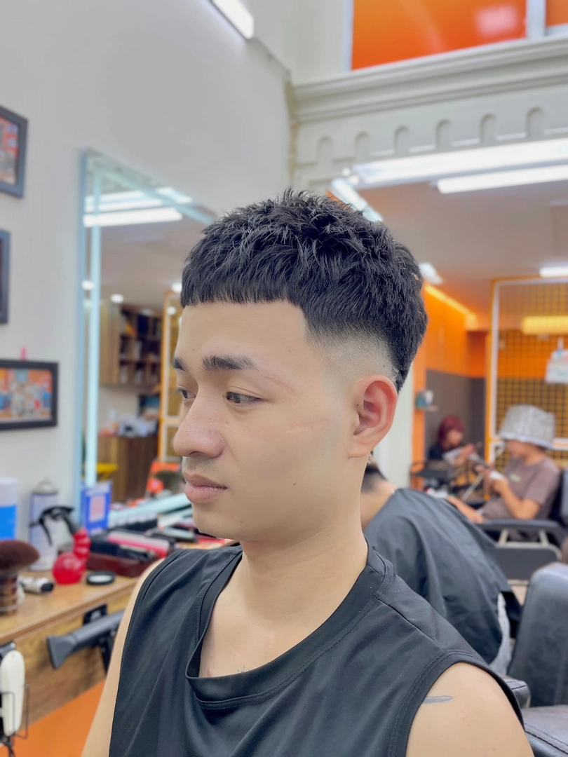 kiểu tóc mohican trán cao