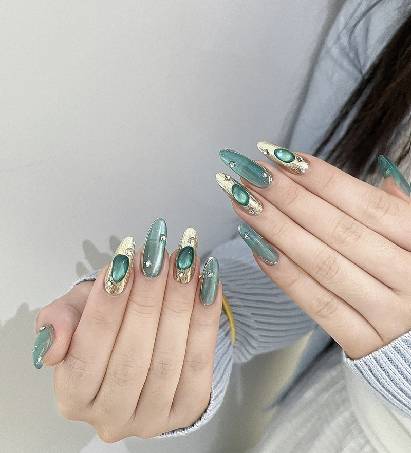 mẫu đính đá tay màu xanh ngọc