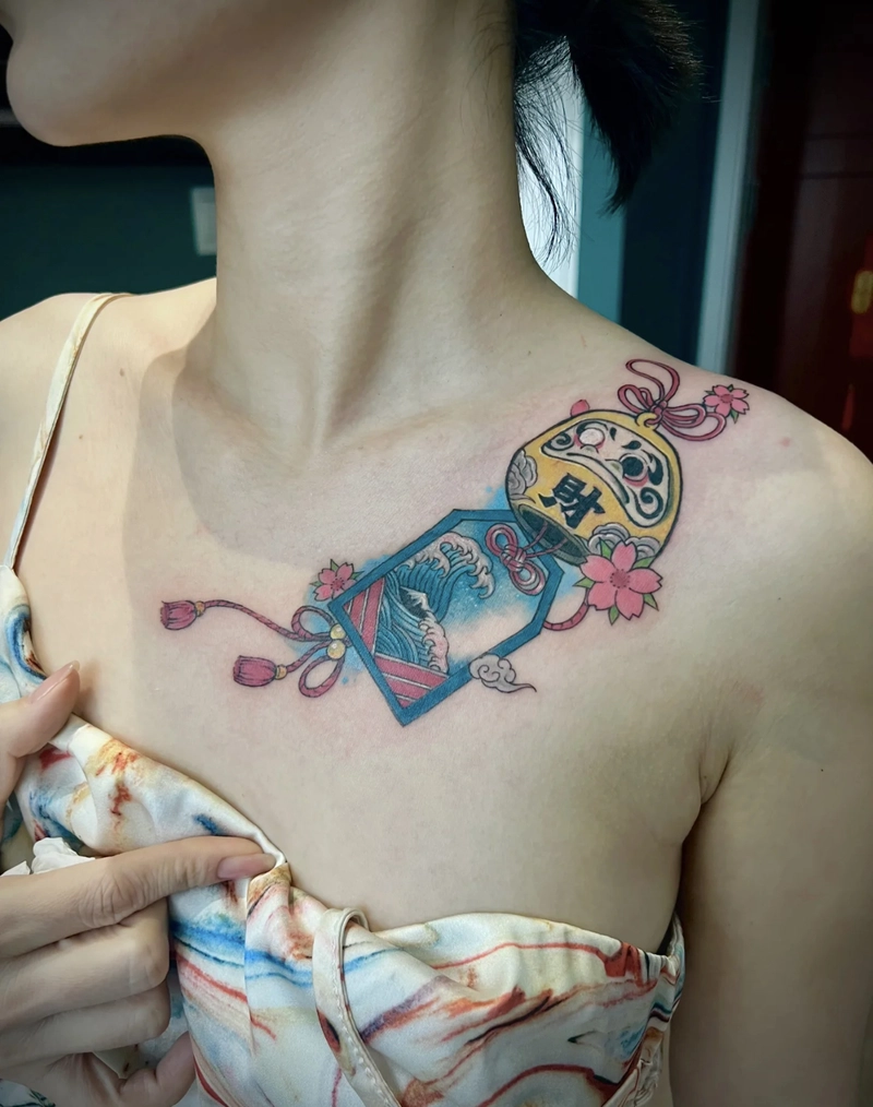 mẫu hình xăm daruma ở vai