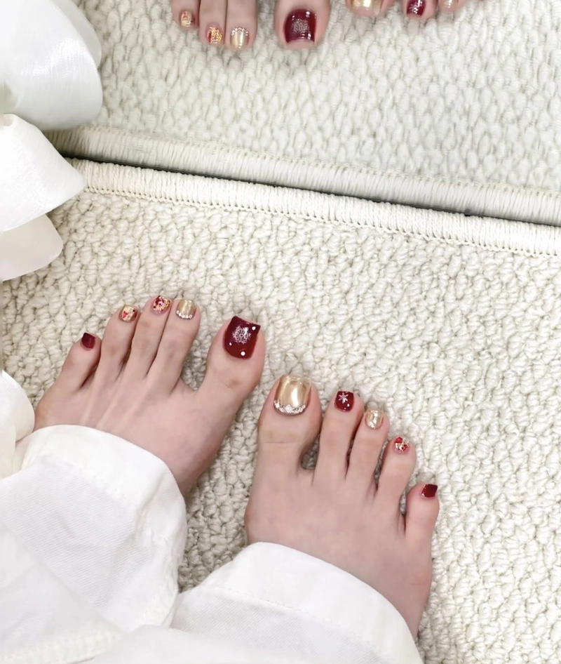 mẫu móng chân đính đá dễ thương