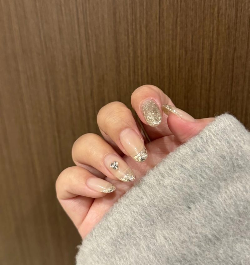 mẫu móng tay đính đá
