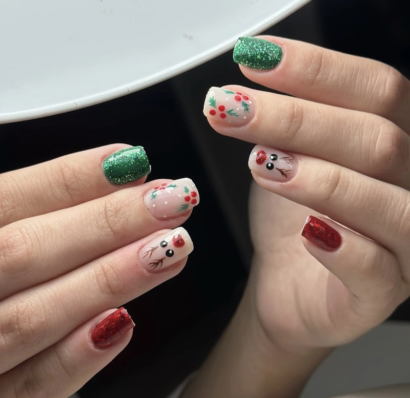 mẫu móng tay noel đơn giản