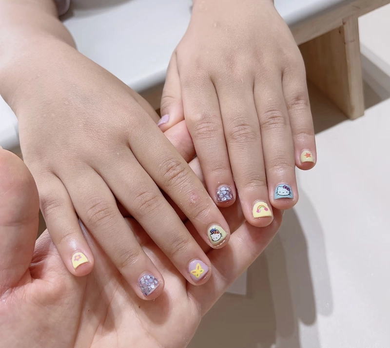 mẫu nail cho bé gái 10 tuổi đơn giản