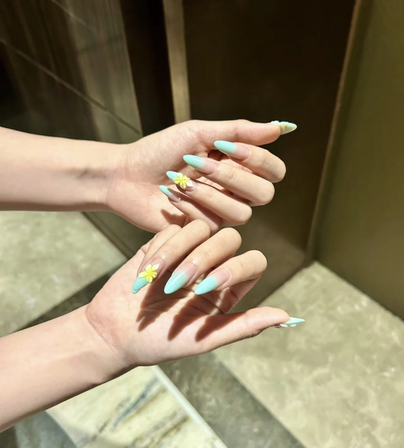 mẫu nail cho móng nhọn