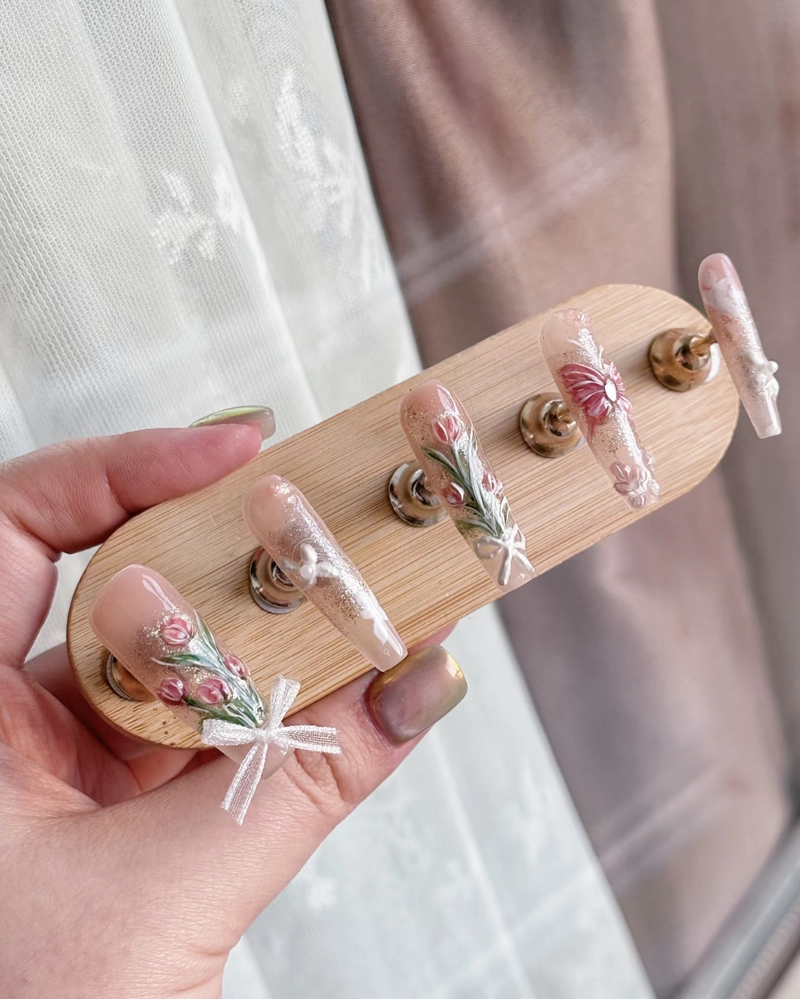mẫu nail hoa tulip cực đẹp