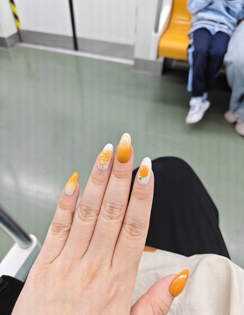 mẫu nail màu cam cute