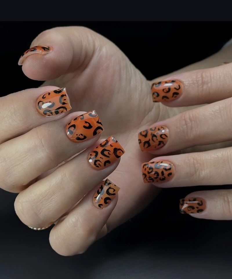 mẫu nail màu cam da báo