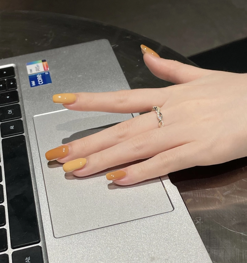 mẫu nail màu cam sữa đơn giản