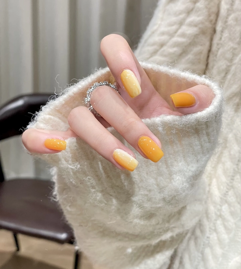 mẫu nail màu cam sữa
