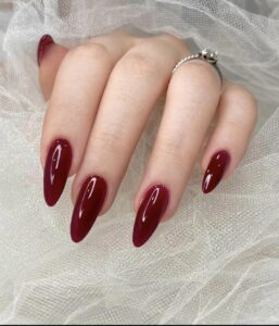 mẫu nail màu đỏ cherry đơn giản