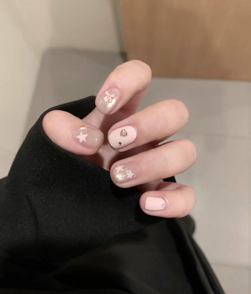 mẫu nail màu hồng nhẹ nhàng đẹp nhất