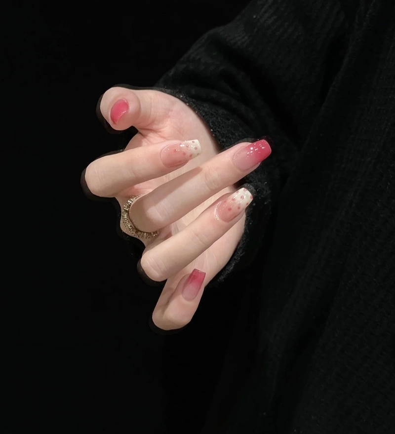 mẫu nail màu hồng nhẹ nhàng